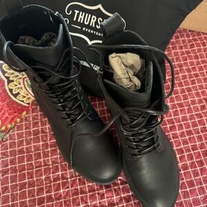 Thursday black matte Quest boot